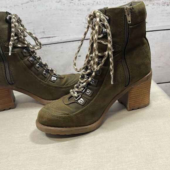 Carlos size 8 green heeled (2.5‎ inch)  boots - Picture 2 of 5